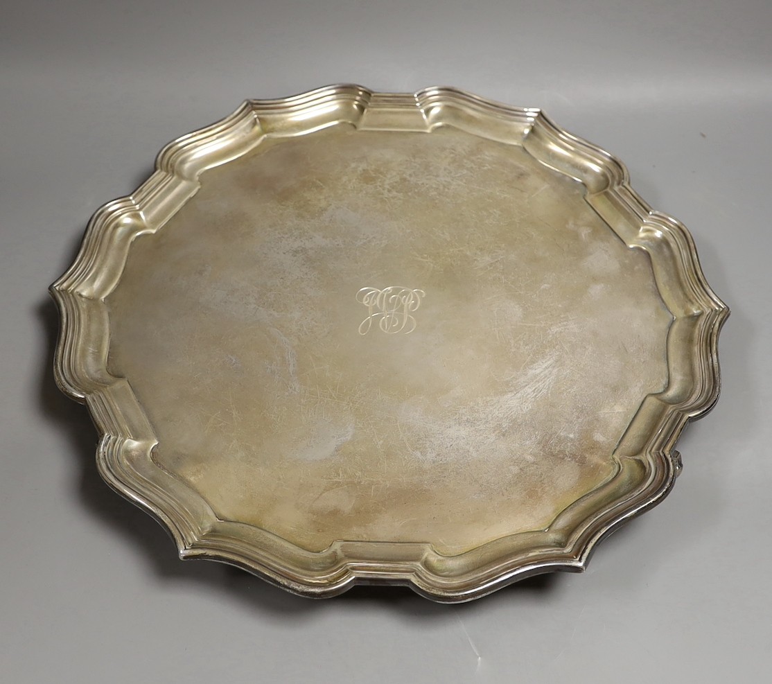 A large George V silver salver, F.C. Richards, Birmingham, 1924, 42.7cm, 65.1 oz.